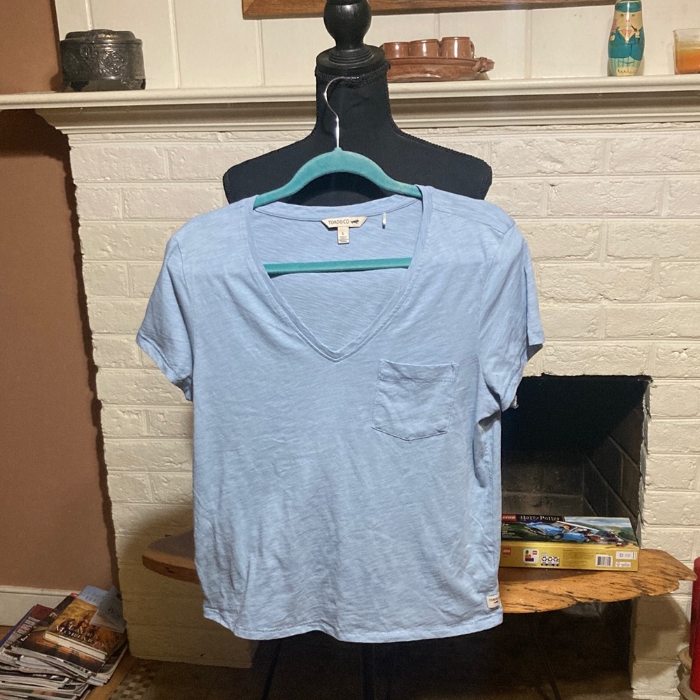 Toad &Co Blue V-Neck Pocket Tee size L